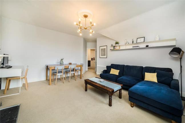 Large double room in beautiful Queens Park flat Main Photo