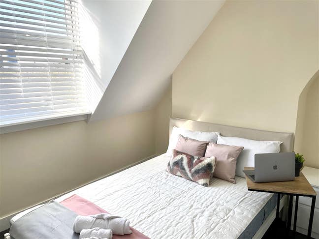 Cosy Double Bedroom  Main Photo