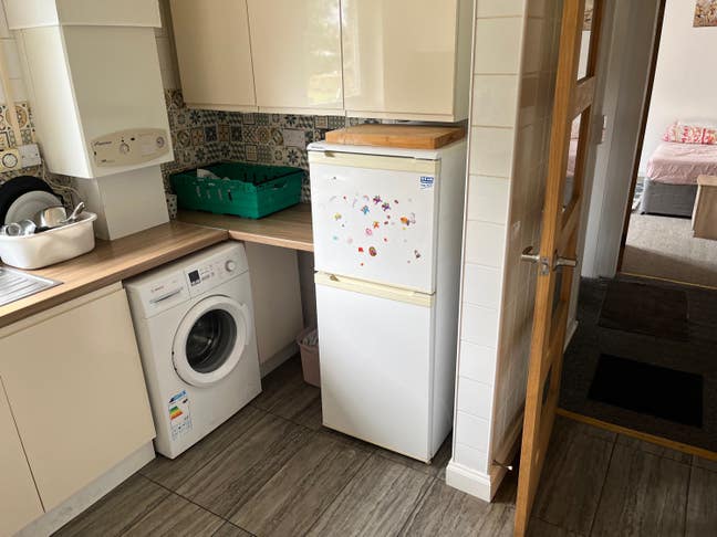 Bright & Spacious 3-Bedroom Flat | £1,100 PCM Main Photo