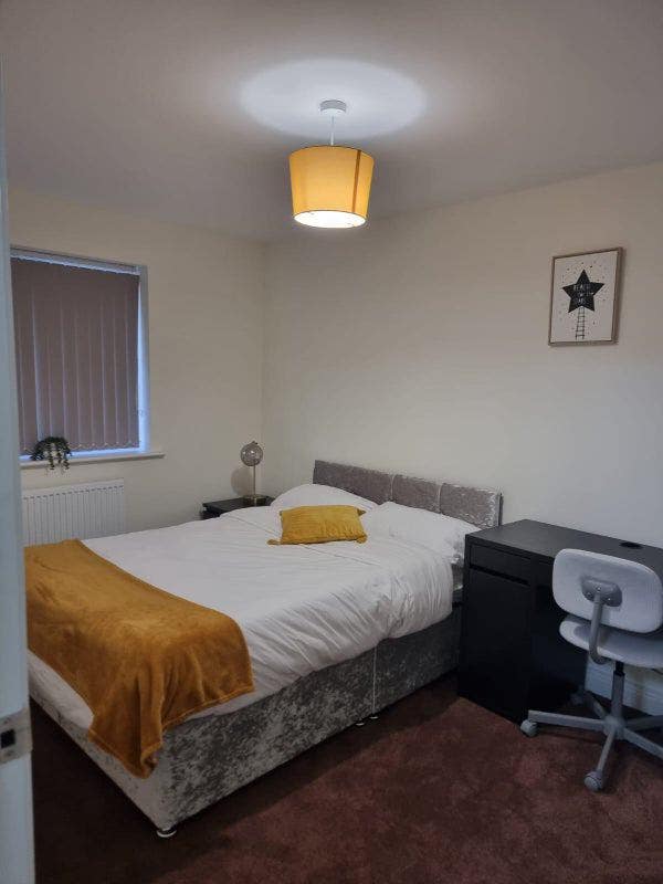 Spacious and Cosy Double Room for Rent in – M29 7S Main Photo