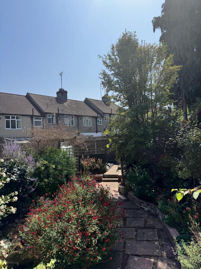 Large Double Room (single occupancy) - Female only Main Photo