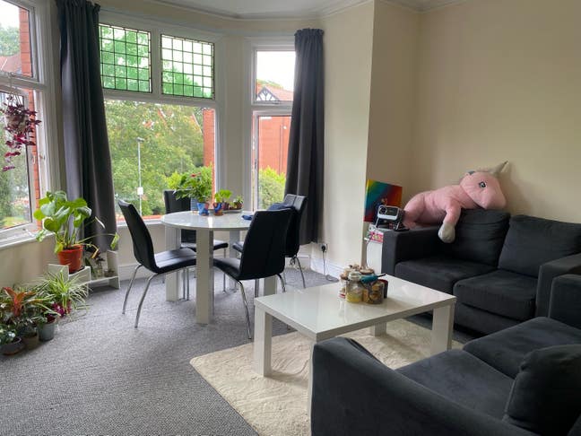 Room in Didsbury flat available Main Photo