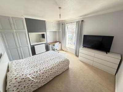 Large Double Room by the beach Main Photo