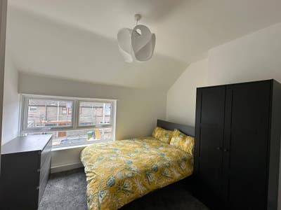 Newly refurbished double bedroom all bills incl Main Photo