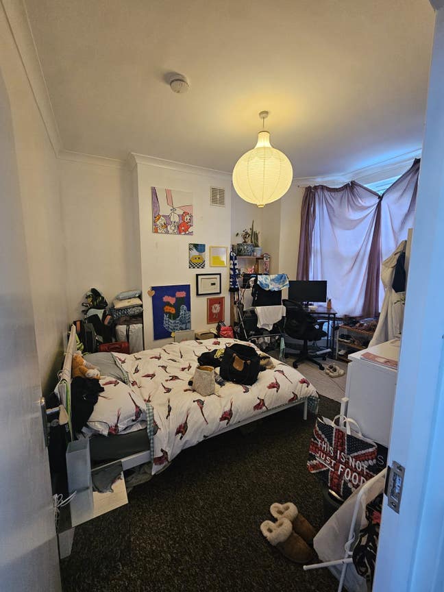 Spacious room in existing house Main Photo