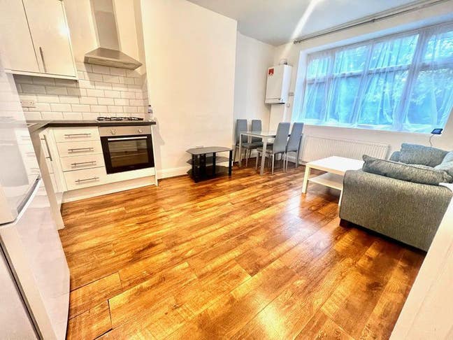 Spacious 2 Bed Flat Near Chadwell Heath Station Main Photo