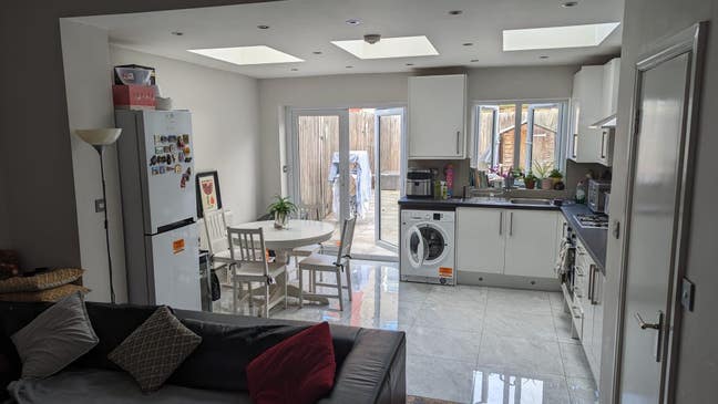 2 Spacious Rooms in Tooting Broadway House Main Photo