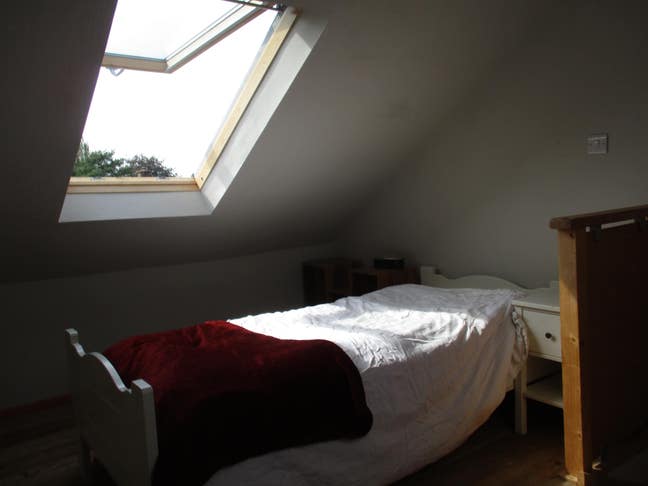 Loft Room in Nice Shabby House Central Reigate Main Photo