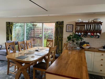 Single room, living room and off road  parking M-F Main Photo