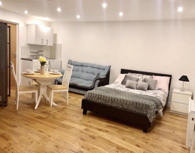 Flat to rent Cricklewood NW2 Main Photo