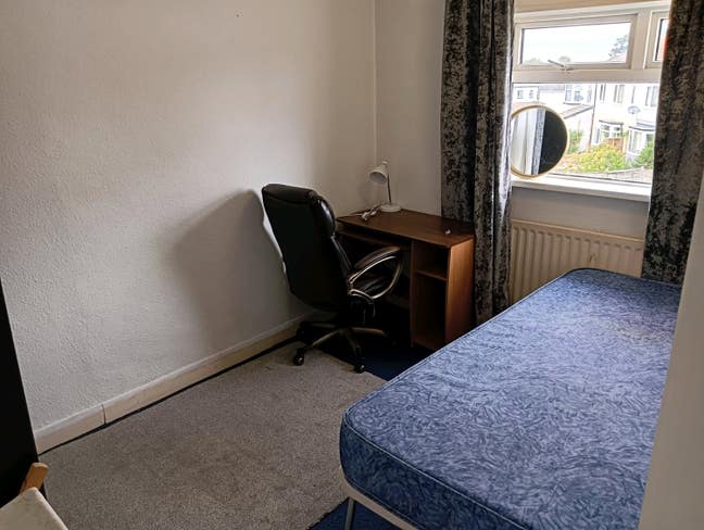 One Room available  Main Photo