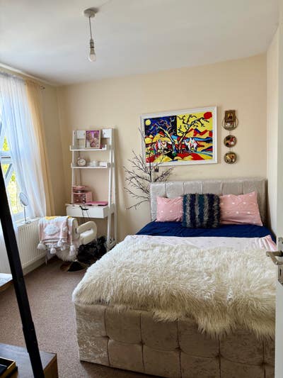 Bright Room by Morden Station – All-Inclusive Main Photo