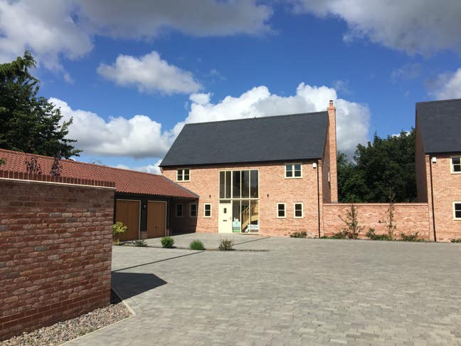 Rooms available in elegant & inviting house Main Photo