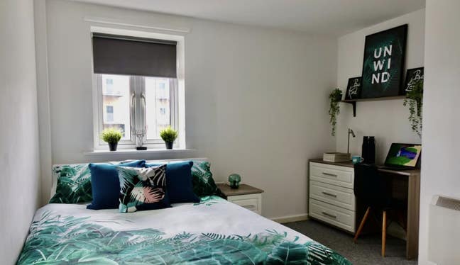 Student only: Large En-Suite Main Photo