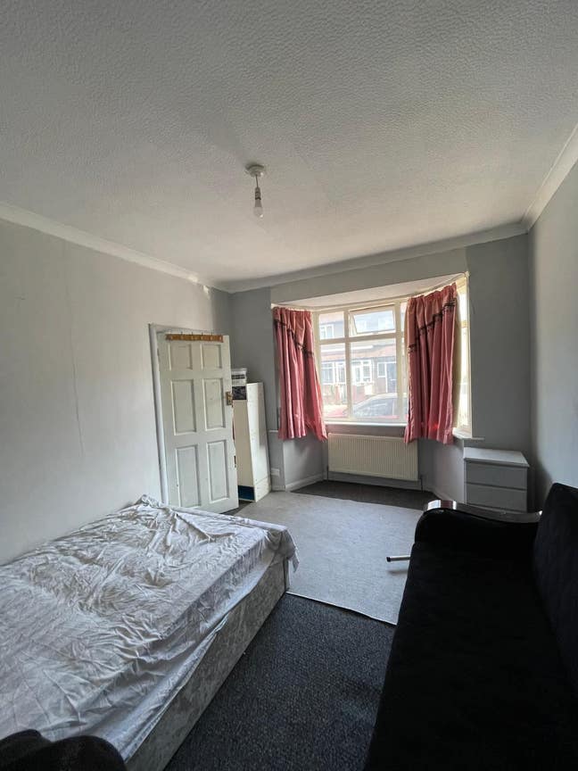 🌟 Spacious Double Room in a Friendly House in E4. Main Photo