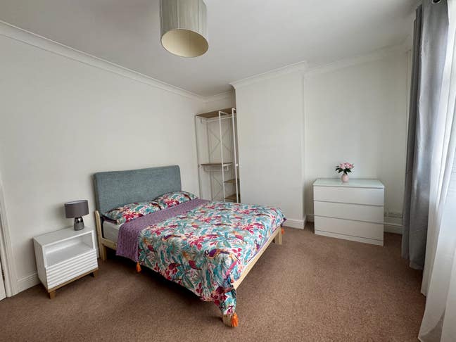 Spacious room 30 minutes to London Bridge Main Photo