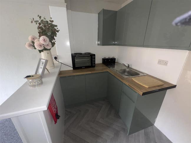 1 bed flat available shared house Layton Ave Main Photo