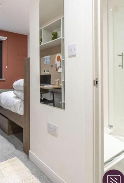Raffles Hall Classic En-suite Main Photo