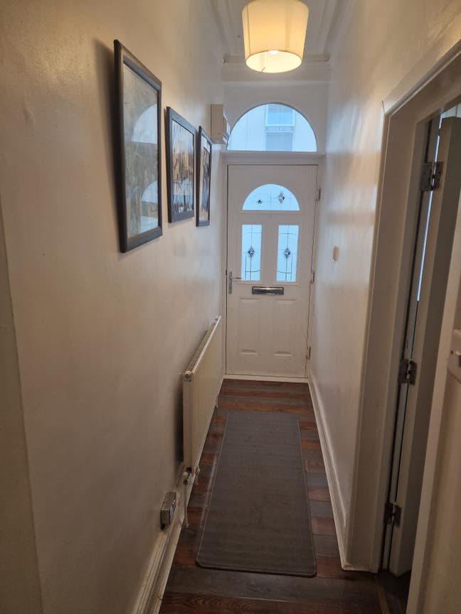 A newly decorated 5 bedroom with 5 bathroom house  Main Photo