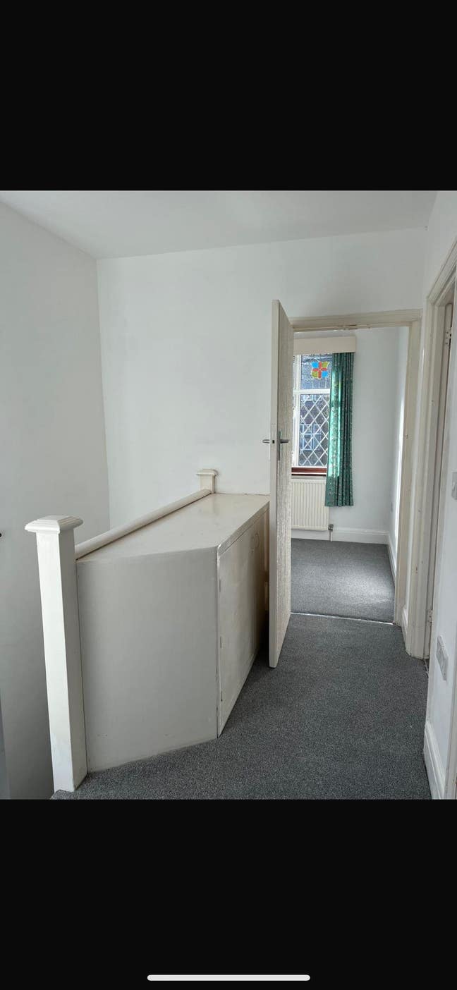 3-Bed Gem in BR1 5AY: Huge Garden & Quick Commute! Main Photo