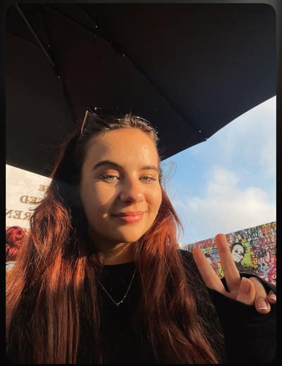 Hi, I'm Violet, 23, and I'm looking to either... Main Photo