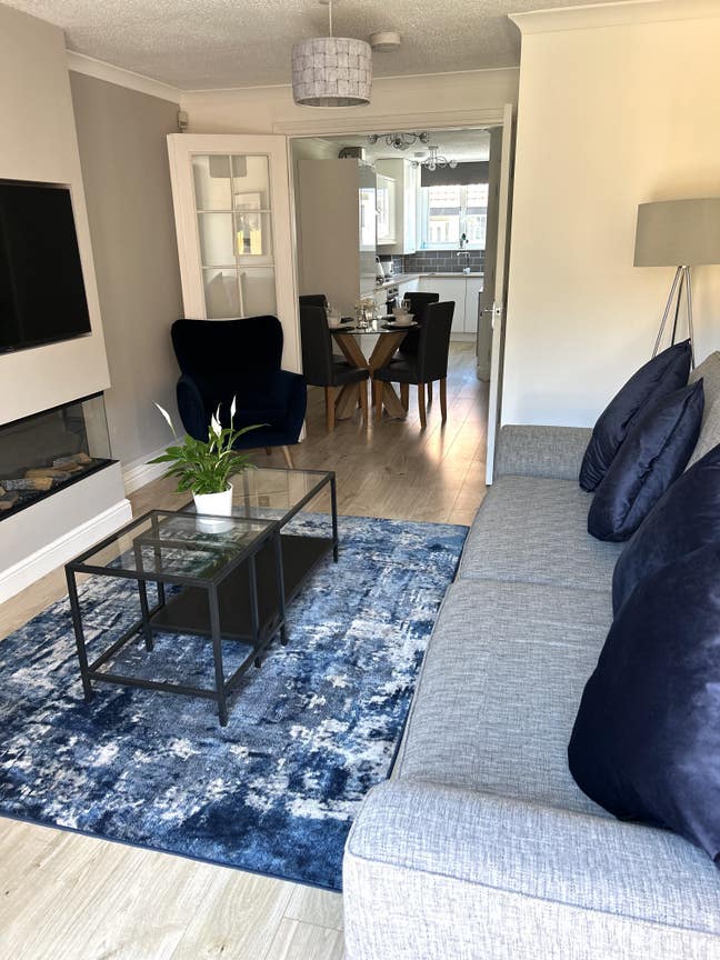 All Bills Included ~ 2 Rooms in Stunning House  Main Photo