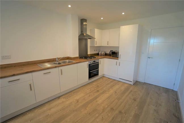 36 Shrub Leaze Room for rent near Campus Main Photo