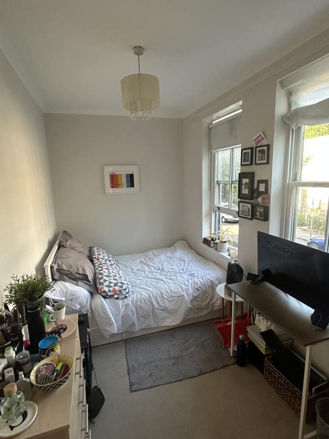 Double Room - Shared House with Garden (E1) Main Photo