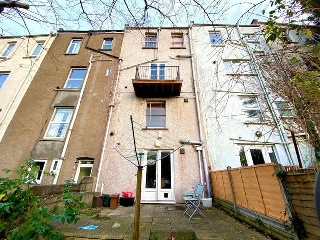 Gorgeous house with room to rent Main Photo