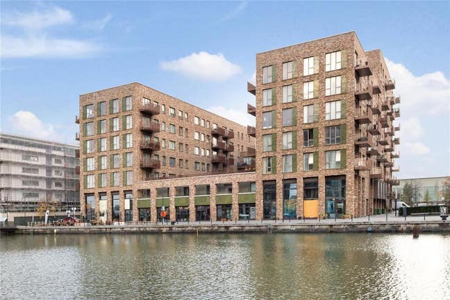 Ensuite + Double Room in  Clean, Modern Flat Main Photo