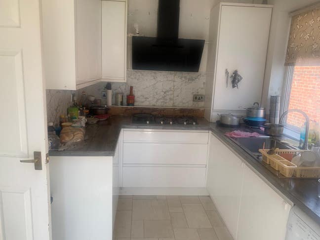 Sharing house available  Main Photo