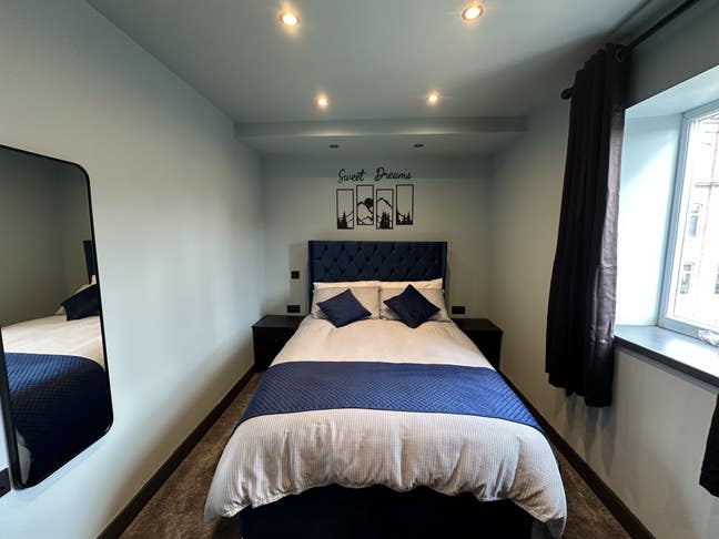 Large double room in a newly refurbished home Main Photo