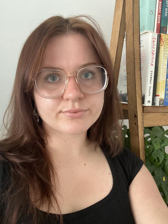 Professional female looking for room  Main Photo