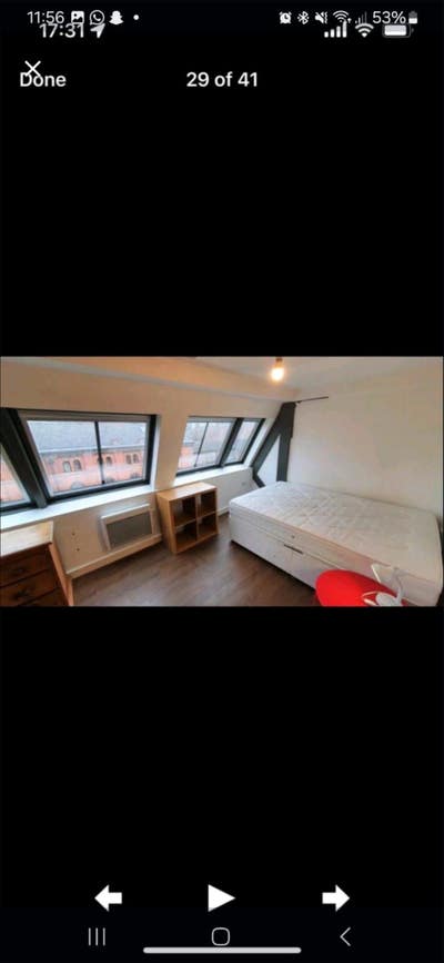 Double room available in spacious duplex Main Photo