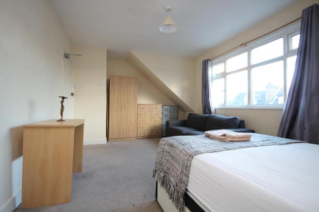 *** Great Double+Single Room in Spacious Flat-NW2 Main Photo