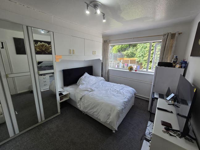 All Bills Included Room in M27 Main Photo