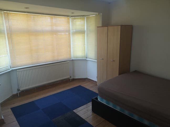Double Bedroom available in Edmonton N9 Main Photo