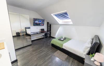 Modern studio available in Selly Oak on offer!  Main Photo