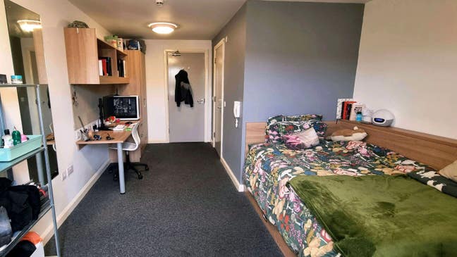 Large ensuite student accommodation- Town centre Main Photo