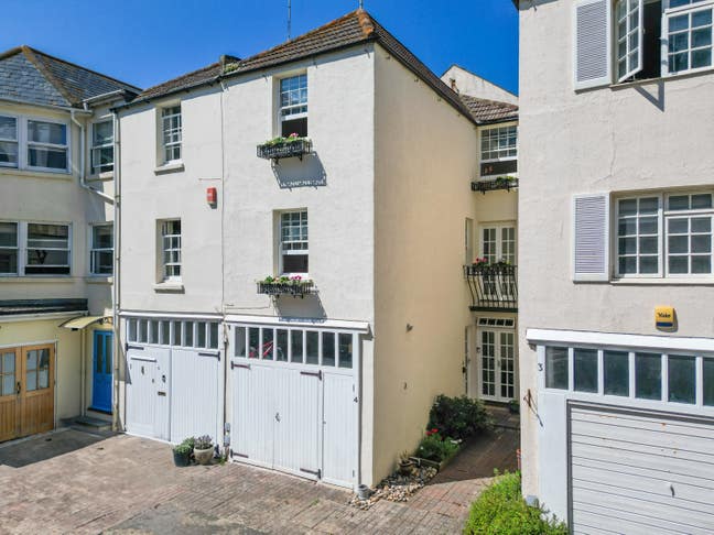 Beautiful double room and bathroom Main Photo