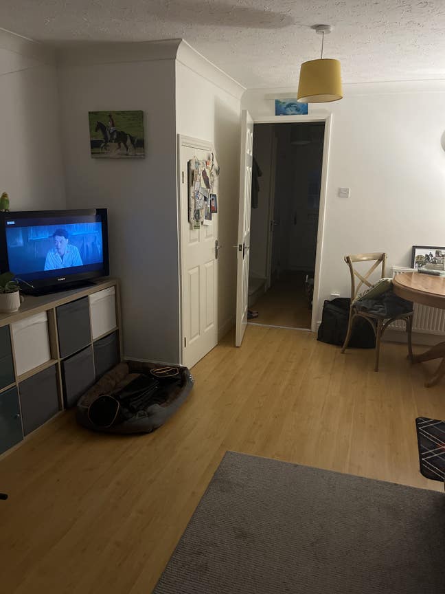 Spare room in quiet road Main Photo