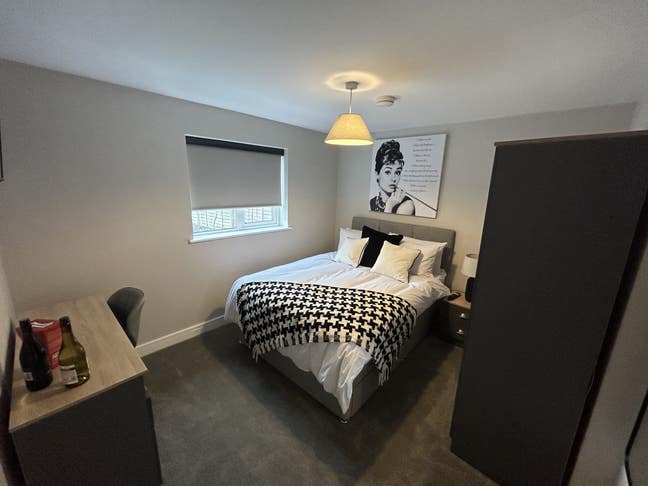 Double Room in a Professional House Share Main Photo