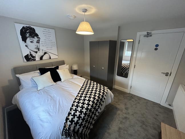 Double Room in a Professional House Share Main Photo