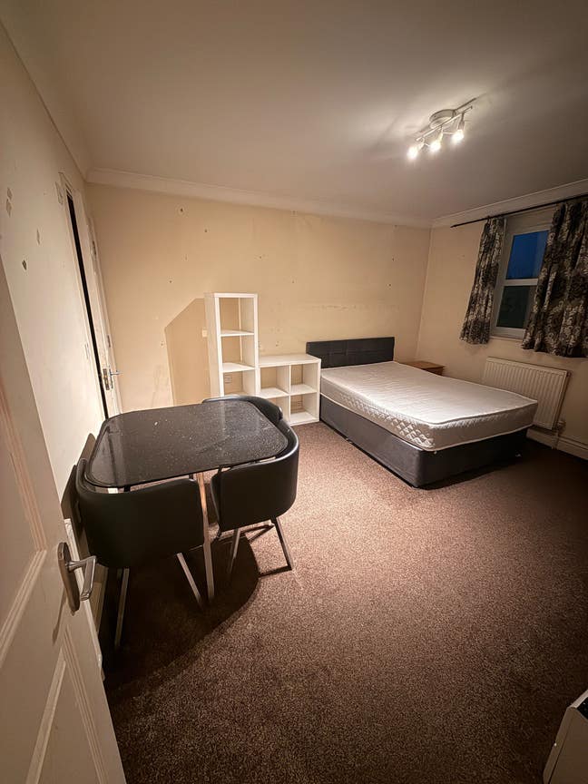 Room with attached bathroom  Main Photo