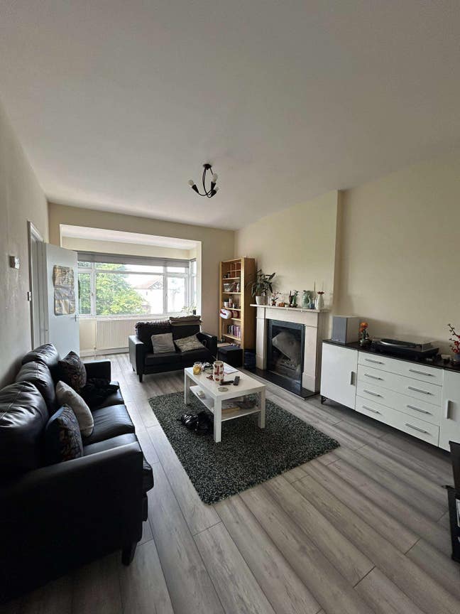 2 bedroom flat in Hendon  Main Photo