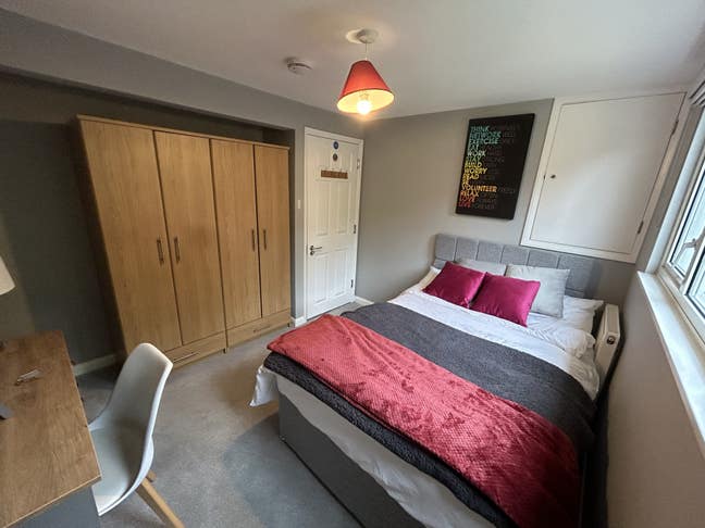 Double room Professional House Share Main Photo