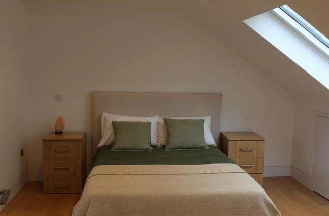 Entire Loft + Ensuite + Office in Wimbledon Main Photo