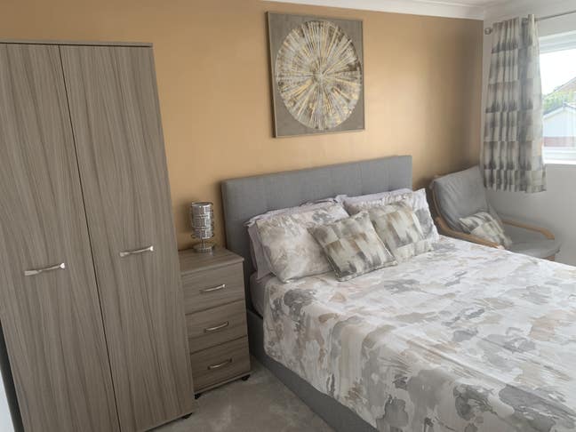 Spacious double room available September  Main Photo
