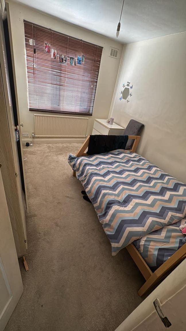 Large Furnished Double Room for Rent at Ilford IG4 Main Photo