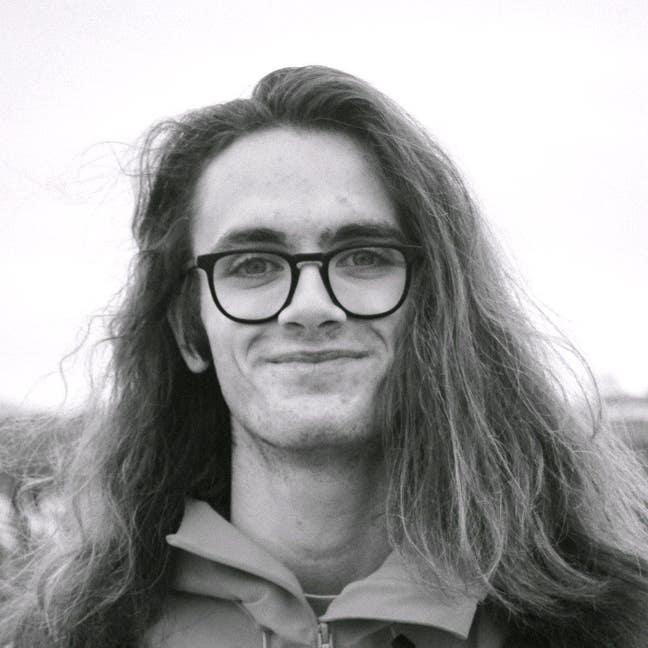 Hello, I'm Theo, moving from North Yorkshire ... Main Photo